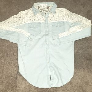 💛5 for $20💛Sans Souci Chambray and Lace Button up.